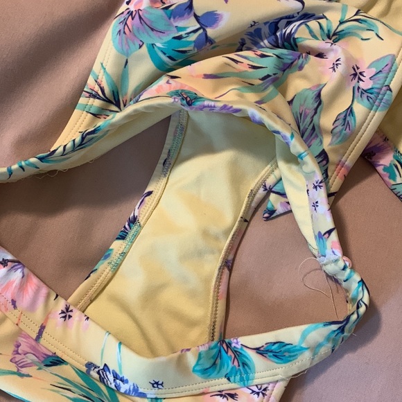 Bikini - Picture 4 of 7